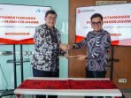 Direktur Utama Bank Banten, Muhammad Busthami dan Direktur Jamkrida Ahmad Rohendi pada saat penandatanganan Kerjasama.