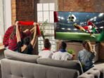 Menonton pertandingan sepak bola dengan menggunakan Sharp TV QLED 4KHL6500i akan lebih seru.