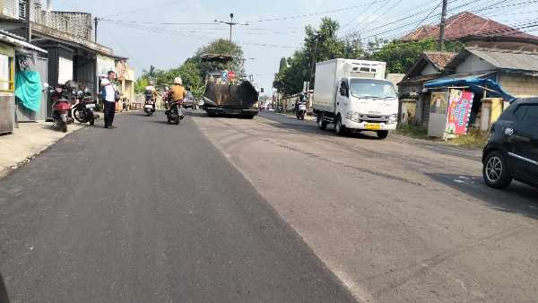 PUPR Lebak sedang memperbaiki Jalan di Kota Rangkasbitung