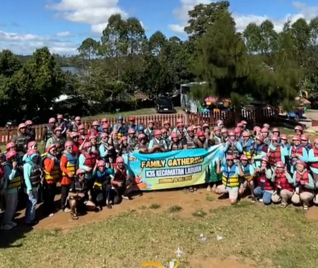 Ratusan guru SD Negeri se Kecamatan Labuan, Pandeglang, saat menggelar acara family gathering di Bandung.