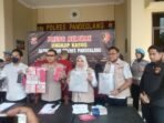 Kapolres Pandeglang, AKBP Dhyno Indra Setyadi, saat konferensi pers Tindak Pidana Perdagangan Orang (TPPO) di halaman Mapolres Pandeglang.