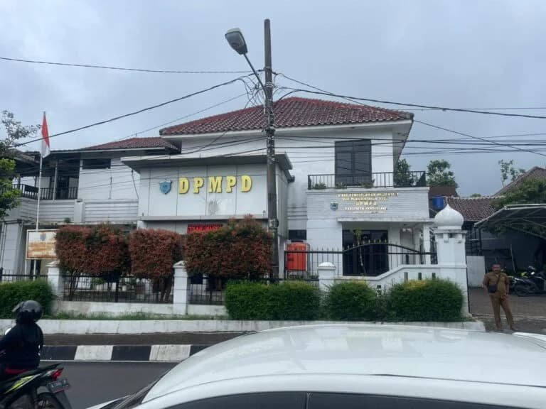 Kantor Dinas Pemberdayaan Masyarakat dan Pemerintahan Desa (DPMPD) Kabupaten Pandeglang. Jalan Mayor Widagdo No. 1 Pandeglang.