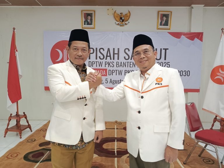 Ketua DPW PKS Periode 2020-2025 H. Gembong R. Sumedi dan Ketua DPW PKS Periode 2025-2030 H. Najib Hamas.