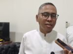 Kepala Dinas Pekerjaan Umum dan Penataan Ruang (DPUPR), Asep Rahmat saat di wawancarai awak media di gedung Sekda Pandeglang.