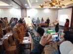 102 Mantan Kades dikukuhkan dan diambil sumpah jabatan.