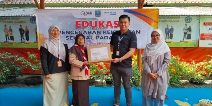 Ratusan siswa SDN Julang, Cikande Kabupaten Serang tampak antusias mendengarkan kisah dongeng