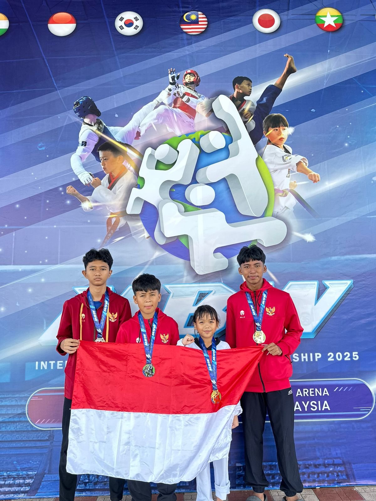 Sebanyak 4 atlit taekwondo asal Kota Serang sukses meraih medali di Kejuaraan MBW international Taekwondo Championship di Malaysia.