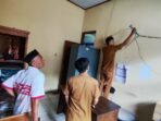 Sejumlah petugas Disdukcapil Pandeglang, sedang melakukan pemasangan alat dan jaringan perekaman E-KTP di sejumlah kecamatan.