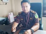 Kepala Seksi Intelijen Kejaksaan Negeri (Kejari) Pandeglang, Wildan Hafit, di ruang kerjanya.