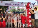 arga Kecamatan Menes bersama Camat dan Anggota DPRD Pandeglang menggelar jalan santai di Desa Menes, pada Minggu 24 Agustus 2025.