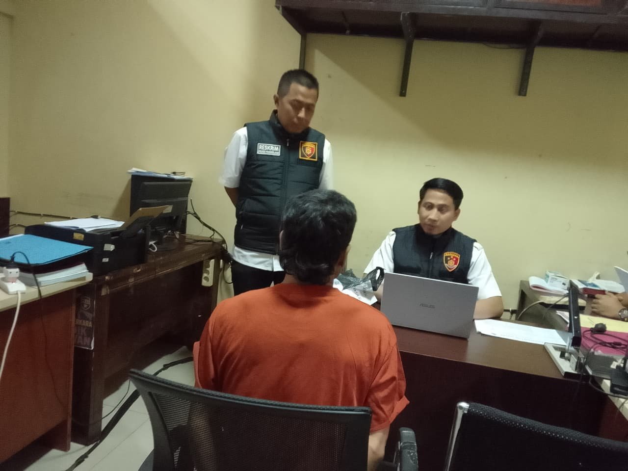 Seorang ayah berinisial SN (35) di Kabupaten Pandeglang tega mencabuli anak kandungnya yang masih di bawah umur.