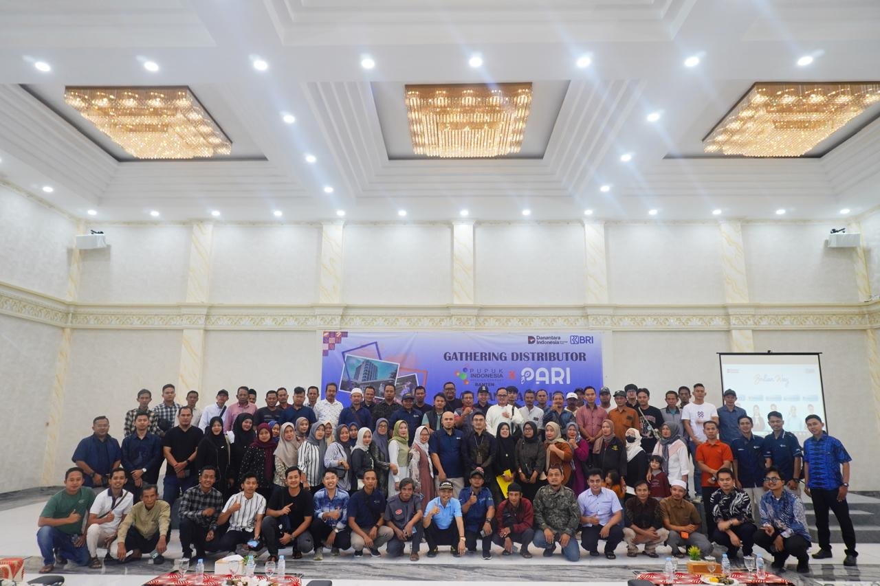 Foto bersama PT Pupuk Indonesia Holding Company (PIHC) dengan Bank BRI di acara Gathering Distributor Pupuk Indonesia di salah satu Hotel di Pandeglang.