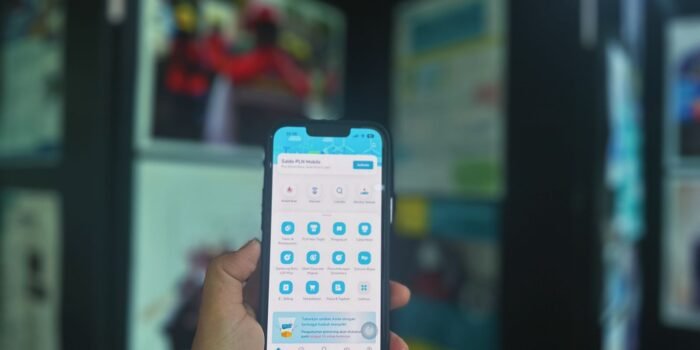 PLN Mobile hadir dengan beragam fitur mulai dari pembayaran tagihan, pembelian token, hingga pengajuan layanan kelistrikan dalam genggaman.
