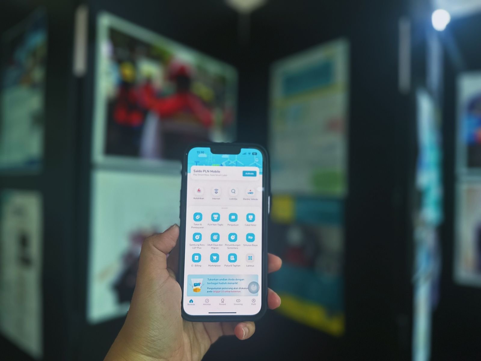 PLN Mobile hadir dengan beragam fitur mulai dari pembayaran tagihan, pembelian token, hingga pengajuan layanan kelistrikan dalam genggaman.
