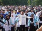 Wakil Bupati (wqbup) Pandeglang Iing Andri Supriadi senam sehat bersama masyarakat Pandeglang di Alun-alun Pandeglang, Minggu (14/9/2025).