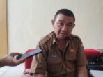 R. Karna Suyana, Kabid Pembinaan PAUD dan PNF Disdikpora Pandeglang, saat di wawancarai awak media.