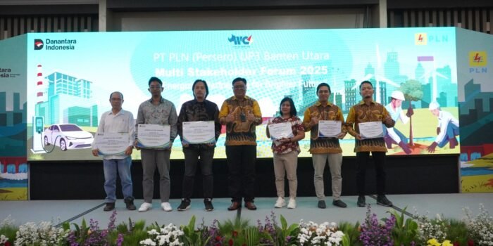 Pada sesi _Awarding Customer_, PLN UP3 Banten Utara memberikan Apresiasi kepada para pelanggan terpilih atas kontribusi, dukungan, serta kepercayaannya dalam mendukung keandalan pasokan listrik dan pelayanan PLN di wilayah Banten Utara.