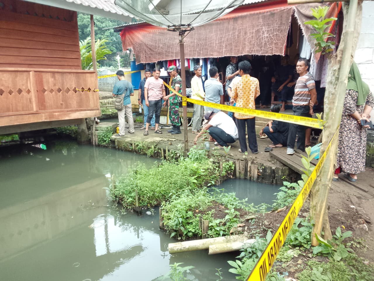 Suasana Kondisi rumah korban dugaan pembunuhan di Kampung Sindangresmi, Desa Purwaraja, Kecamatan Menes, Kabupaten Pandeglang.
