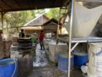 Aktivitas para pengrajin tahu dan tempe di Kampung Pasirkalapa, Kelurahan Kabayan, Kecamatan Pandeglang.