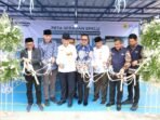General Manager PLN UID Banten, Muhammad Joharifin (Kedua dari kanan), bersama Kepala Dinas Ketenagakerjaan Provinsi Banten Drs. H. Septo Kalnadi, MM, dan jajaran pemerintah daerah meresmikan SPKLU roda dua pertama di sektor pendidikan bertempat di SMK Jaya Buana, Kabupaten Tangerang (3/10).
