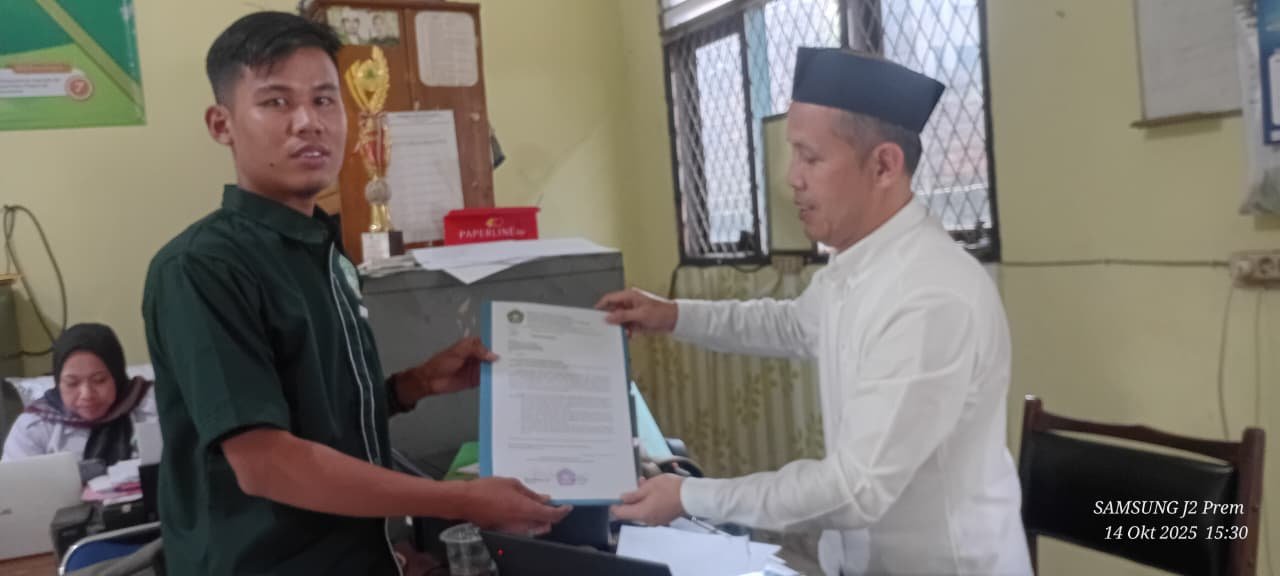 Ketua Gema MA Pandeglang saat layangkan surat protes ke Kemenag Pandeglang.