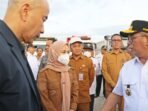 Bupati Serang Ragu Zakiyah bersama Kapolda Banten sssii8dak Teuk ODOL di ruas jalan Serdang--Bojomegara-Merak, Senin (3/11/2025). Bupati Serang Ragu Zakiyah bersama Kapolda Banten sssii8dak Teuk ODOL di ruas jalan Serdang--Bojomegara-Merak, Senin (3/11/2025).