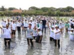 Wakil Presiden Republik Indonesia Gibran Rakabuming Raka bersama jajaran kementerian, pemerintah daerah, dan komunitas lingkungan melaksanakan kegiatan penanaman mangrove di kawasan Ketapang, Kabupaten Tangerang, Banten.