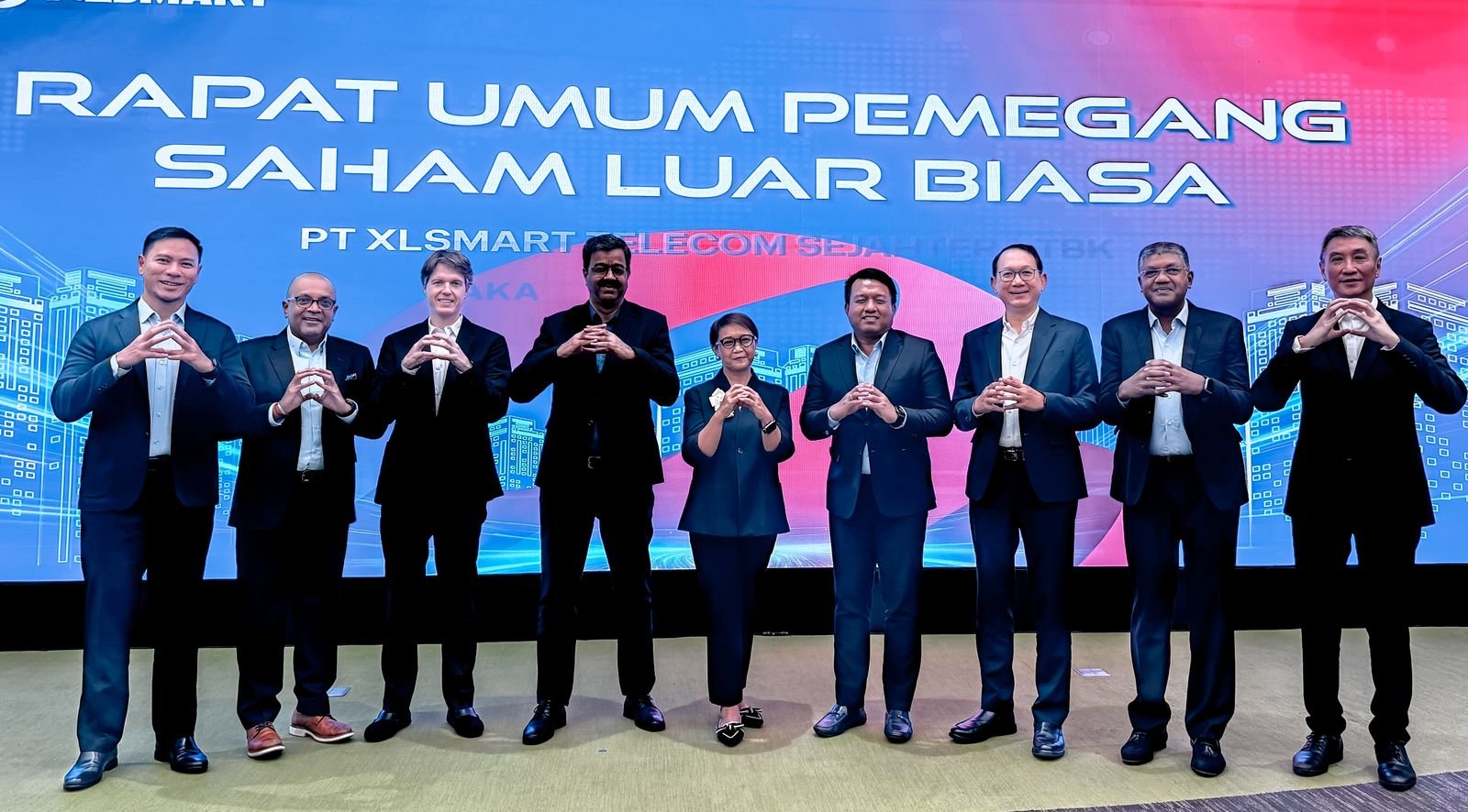 Para Board of Diretur PT XLSMART Telecom Sejahtera Tbk (“XLSMART”) usai menyelenggarakan Rapat Umum Pemegang Saham Luar Biasa-RUPSLB (Rapat) 2025.