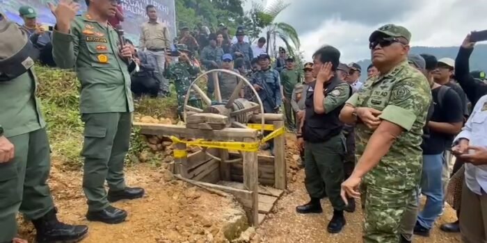 Tim Gabungan Satgas PKH menutup puluhan tambang emas ilegal di kawasan konservasi Taman Nasional Gunung Halimun Salak (TNGHS) Kecamatan Cibeber, Kabupaten Lebak, Banten.
