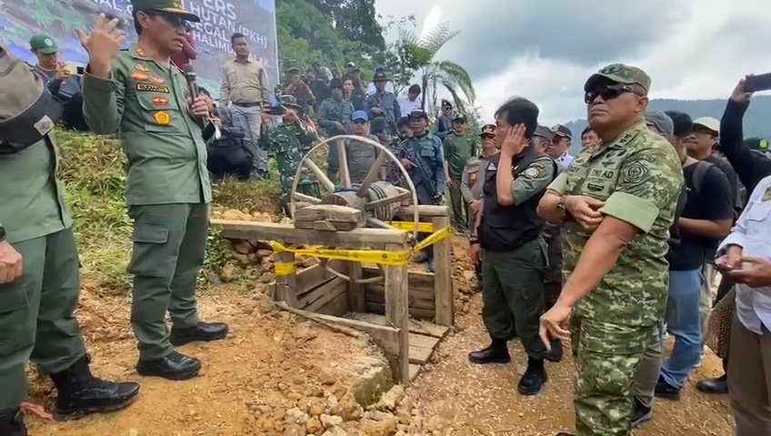 Tim Gabungan Satgas PKH menutup puluhan tambang emas ilegal di kawasan konservasi Taman Nasional Gunung Halimun Salak (TNGHS) Kecamatan Cibeber, Kabupaten Lebak, Banten.