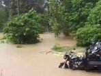 Aktivitas warga saat terjang banjir di Kecamatan Patia Kabupaten Pandeglang. Aktivitas warga saat terjang banjir di Kecamatan Patia Kabupaten Pandeglang.