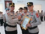 Kapolsek Cikulur, AKP Mulyadi saat menerima penghargaan