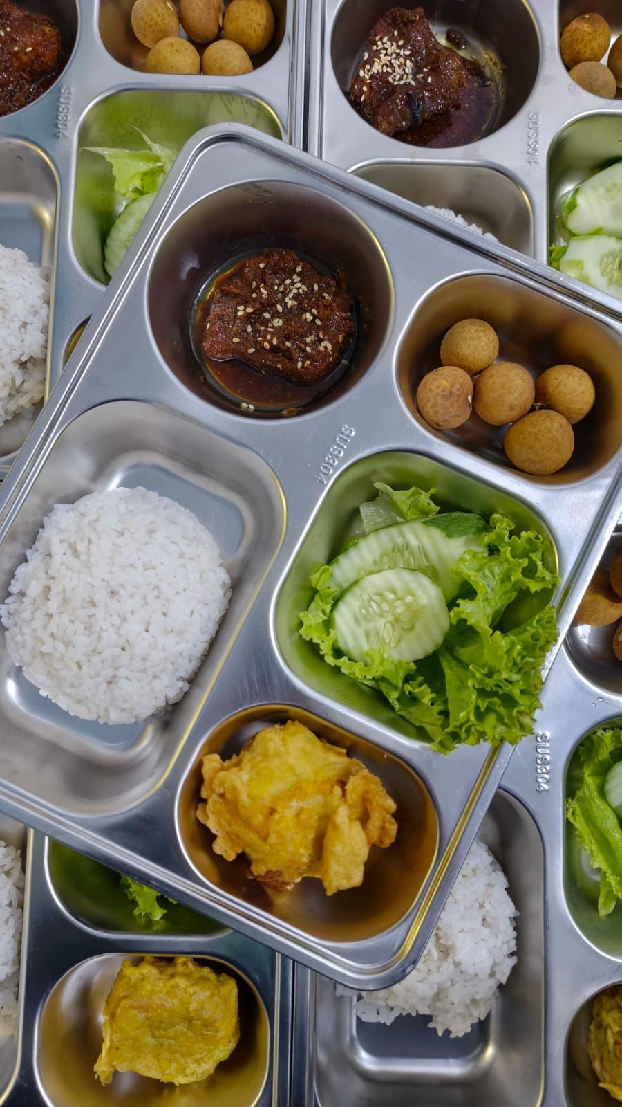 SPPG Curugbitung selalu memastikan kesehatan dan kebersihan MBG yang dibagikan ke masyarakat.