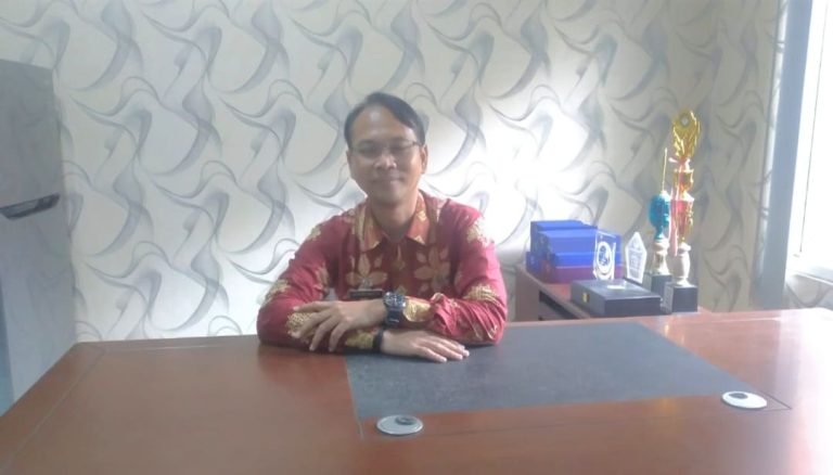 Caption : Plt Kepala Bapenda Lebak, Agung Budi Santoso