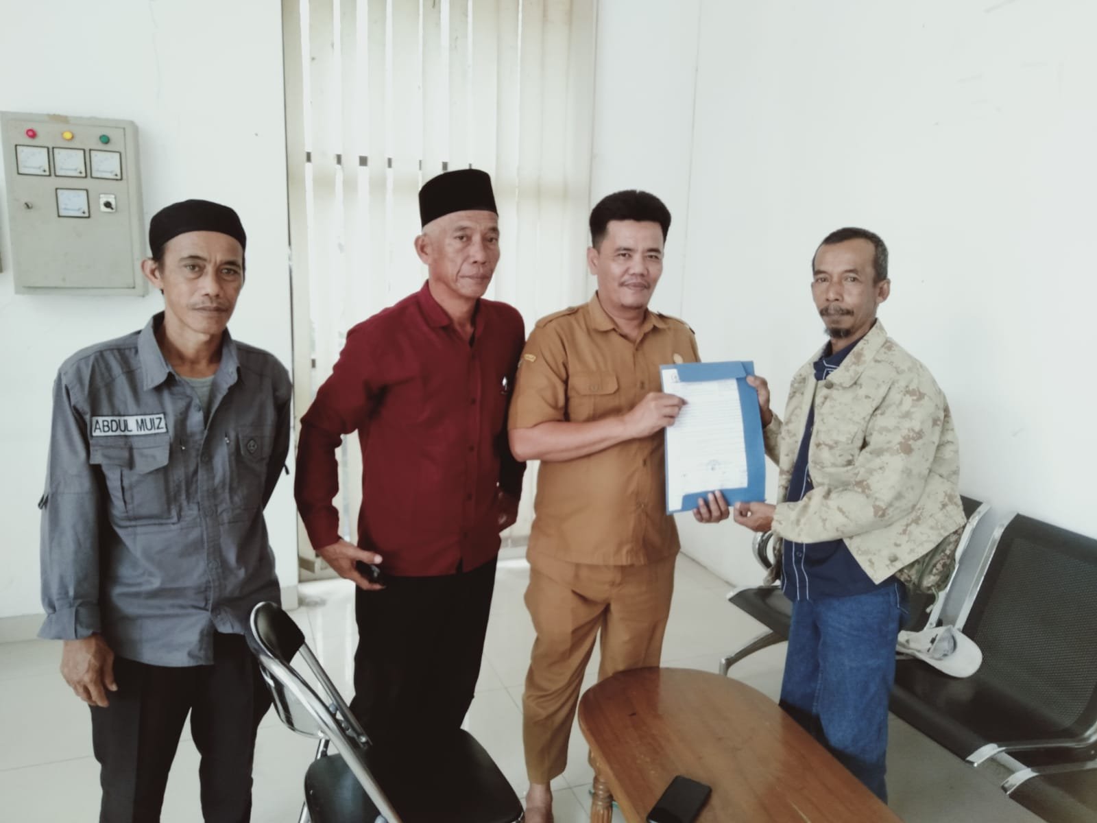Caption: BPD Pagelaran saat si Kantor DPMD Lebak