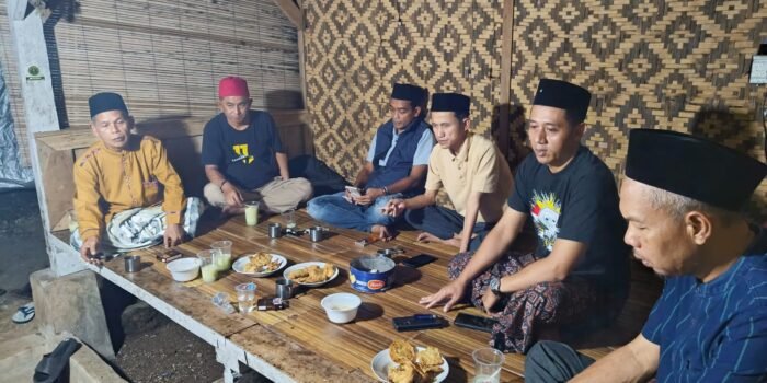 Caption: Ormas Jarum Korcam Cikulur gelar Bukber