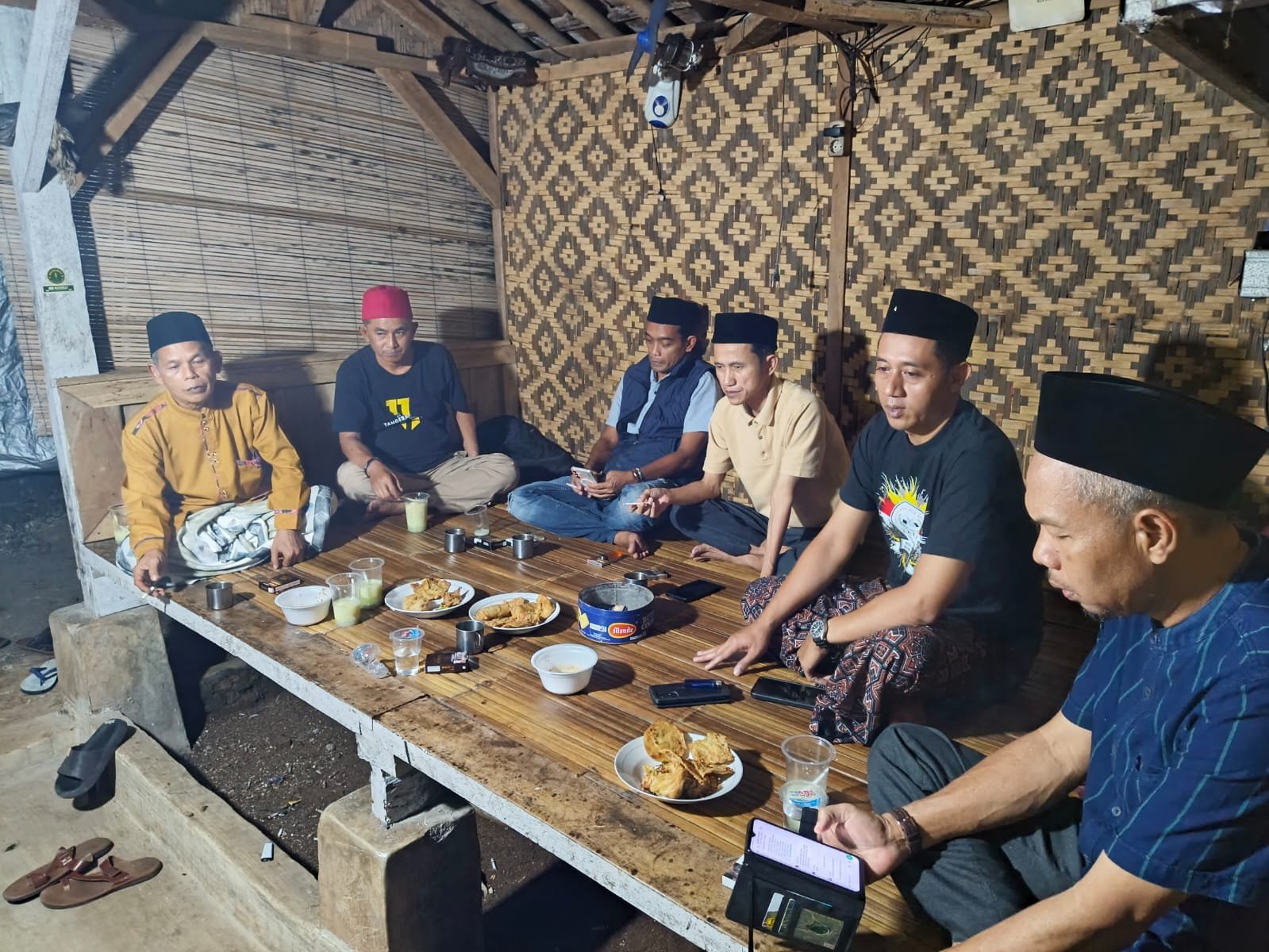 Caption: Ormas Jarum Korcam Cikulur gelar Bukber