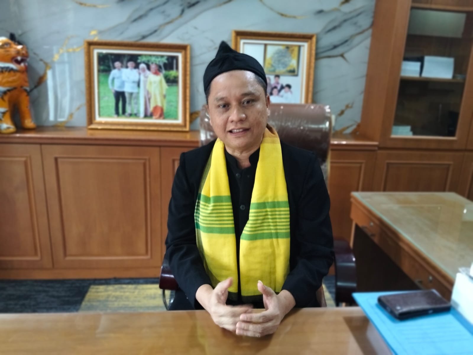 Ketua DPRD Pandeglang, Agus Khotibul Umam usia menghadiri Rapat Paripurna Istimewa DPRD Pandeglang dalam rangka HUT ke-152.