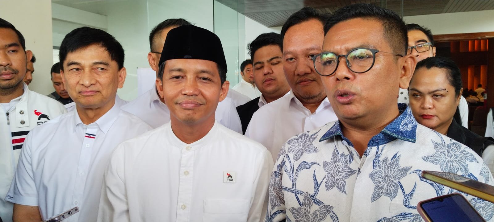 Sekjen PSI Raja Juli Antoni bersama Guberrur Banten Andra Soni