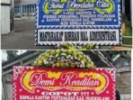 Bentuk protes warga kirimkan karangan bunga ke Kantor Badan Pertanahan Nasional (BPN) Kabupaten Pandeglang.