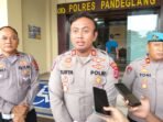 Caption : Kasat Lantas Polres Pandeglang, AKP Burhanudin Surya Muhammad, saat memberikan penjelasan terkait kecelakaan maut yang mengakibatkan satu orang siswa SDN Sukaratu 5 meninggal dunia dan 8 orang lainnya di larikan ke rumah sakit.