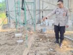 Caption: Polisi saat olah TKP