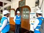 Manager PLN UP3 Banten Utara, Hasudungan Siahaan (tengah), memastikan kesiapan dan keandalan pasokan listrik di Masjid Agung Ats-Tsauroh, Kota Serang, saat pelaksanaan Salat Idul Adha 1447 H berlangsung. Manager PLN UP3 Banten Utara, Hasudungan Siahaan (tengah), memastikan kesiapan dan keandalan pasokan listrik di Masjid Agung Ats-Tsauroh, Kota Serang, saat pelaksanaan Salat Idul Adha 1447 H berlangsung.