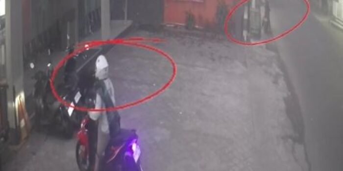 Caption: Aksi dua orang pelaku curanmor terekam kamera CCTV di Klinik Bougenville Ciekek, Kecamatan Majasari, Kabupaten Pandeglang.