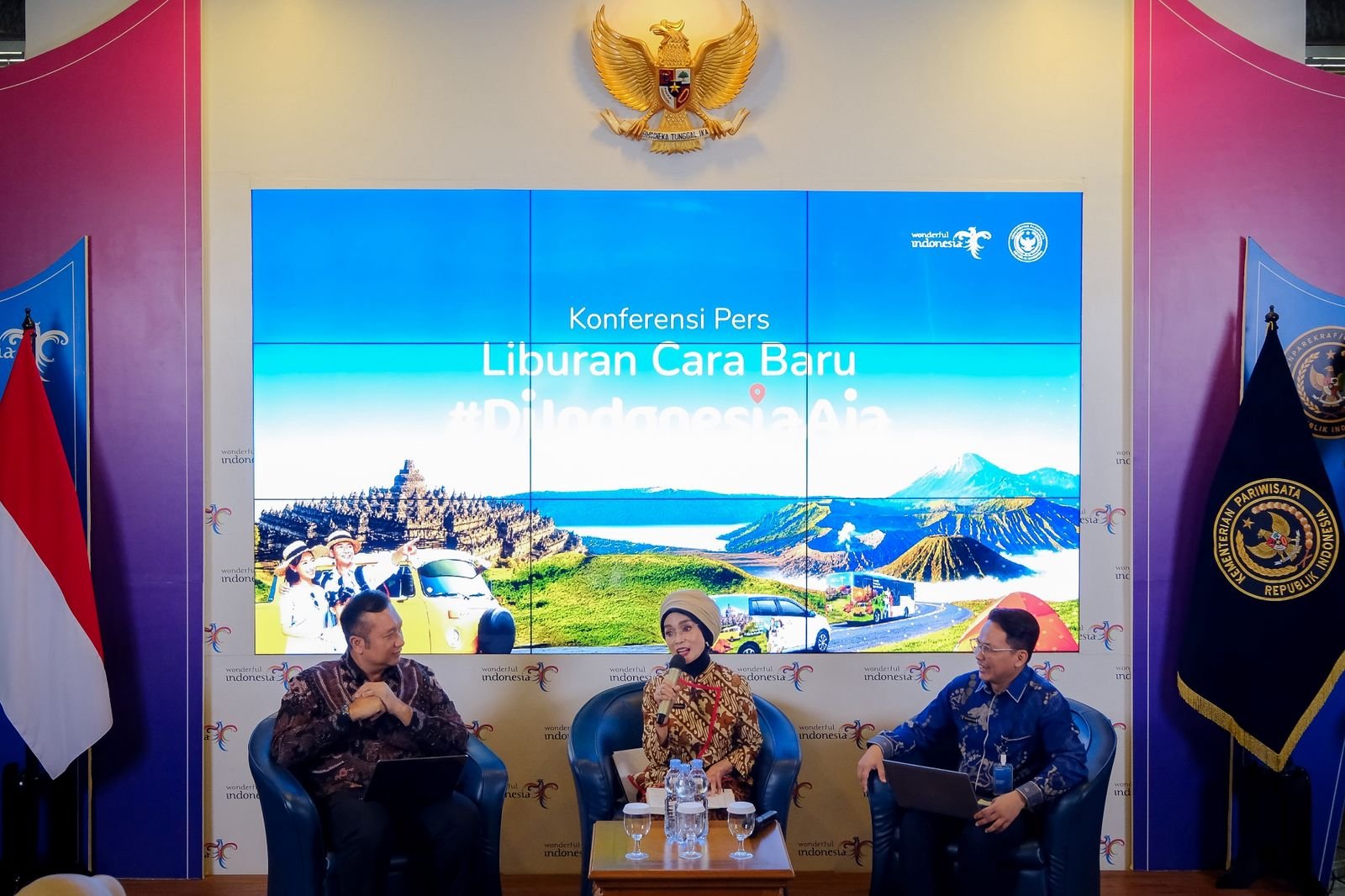 Kementerian Pariwisata menggelar konferensi pers "Liburan Cara Baru #DiIndonesiaAja" untuk menyambut libur sekolah 2026 di Gedung Sapta Pesona, Jakarta, Kamis (25/6/2026).