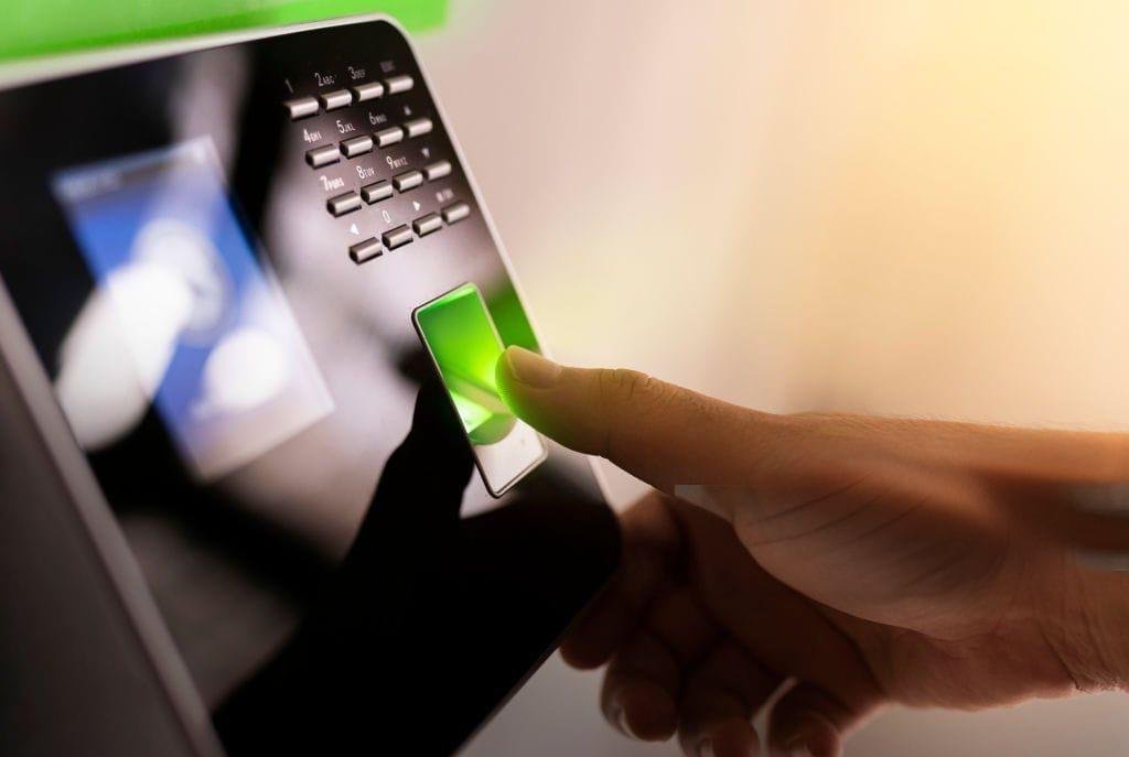 Caption : Ilustrasi absensi fingerprint pegawai Puskesmas Menes diduga menggunakan joki. Foto : Istock