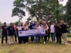 Caption : Foto bersama usai penanaman puluhan bibit pohon Maranti dengan mahasiswa Pascasarjana UNIBA di Tahura Provinsi Banten.