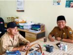 Caption: Plt Asda 3 Setda Lebak, Iyan Fitriana bersama wartawan senior H Ahya