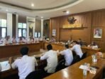 Caption : Puluhan PPPK Paruh Waktu saat beraudiensi dengan Komisi 1 di ruang Bamus DPRD Pandeglang. Caption : Puluhan PPPK Paruh Waktu saat beraudiensi dengan Komisi 1 di ruang Bamus DPRD Pandeglang.