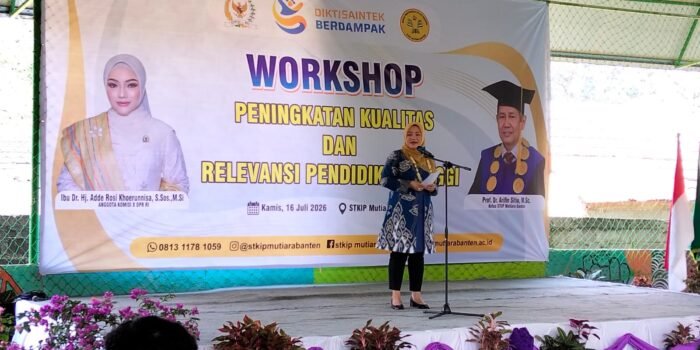 Caption : Anggota Komisi X DPR RI, Adde Rosi Khoerunnisa, saat sambutan di acara Workshop Peningkatan Kualitas dan Relevansi Perguruan Tinggi di STKIP Mutiara Banten.